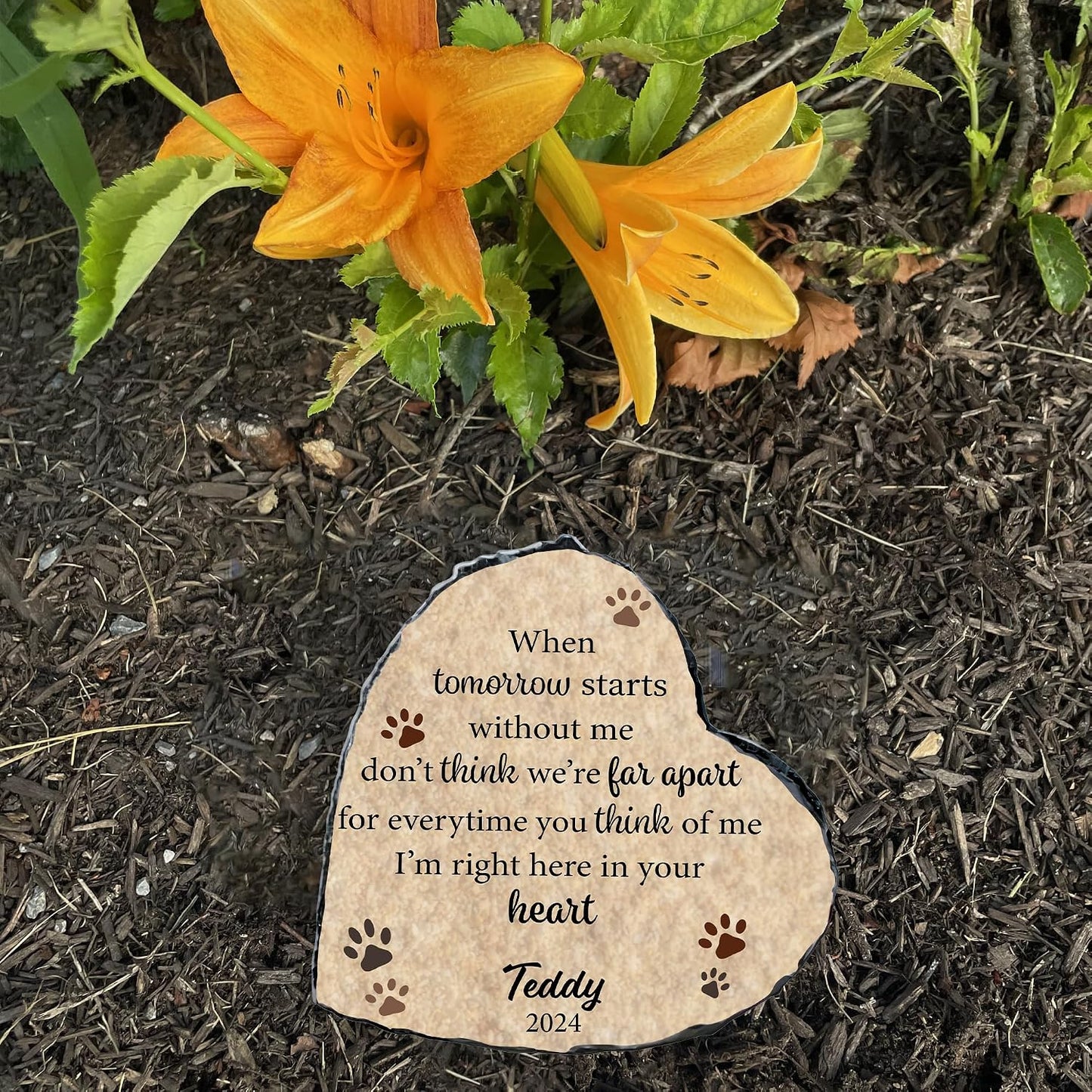 Weatherproof memorial stone for cats and dogs in garden setting