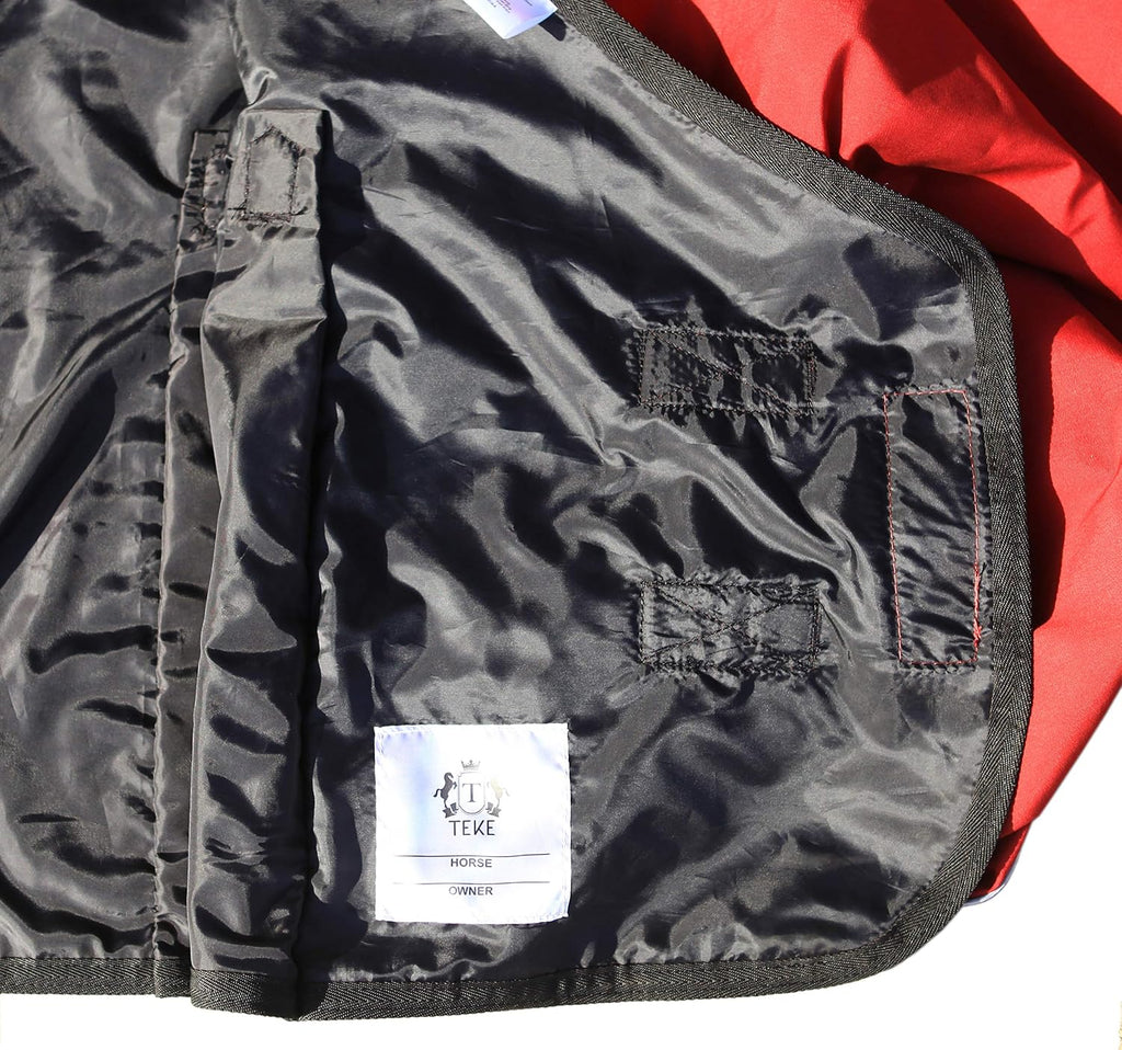 Equestrian canvas sheet with cross-belly surcingles and front buckle closures.