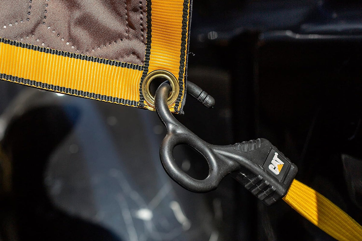 Double stitched edge detailing on the CAT 300D polyester protective blanket.
