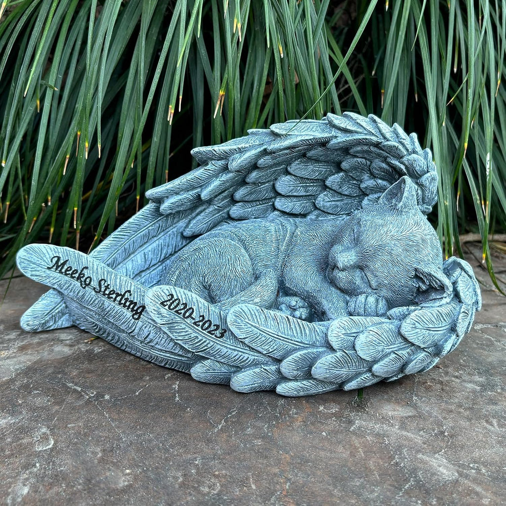 Close up view of the customizable engraving text area on the Youruitom cat memorial stone