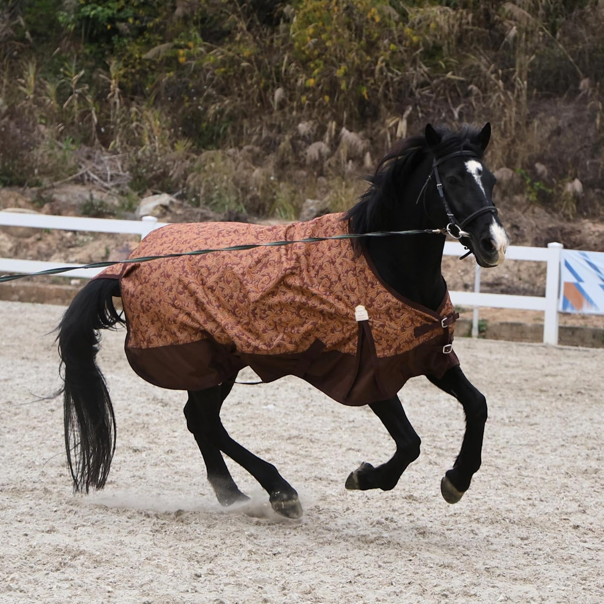 Barn And Stable 600 denier ripstop horse blanket showing close up of the anti rub fleece withers padding.