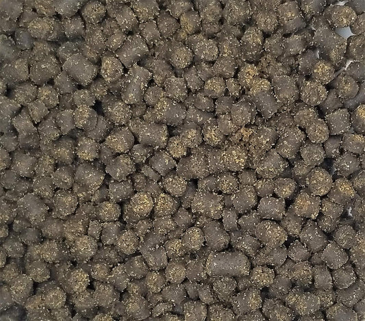 Invert Aquatics axolotl soft pellets container showing ingredients and guaranteed analysis