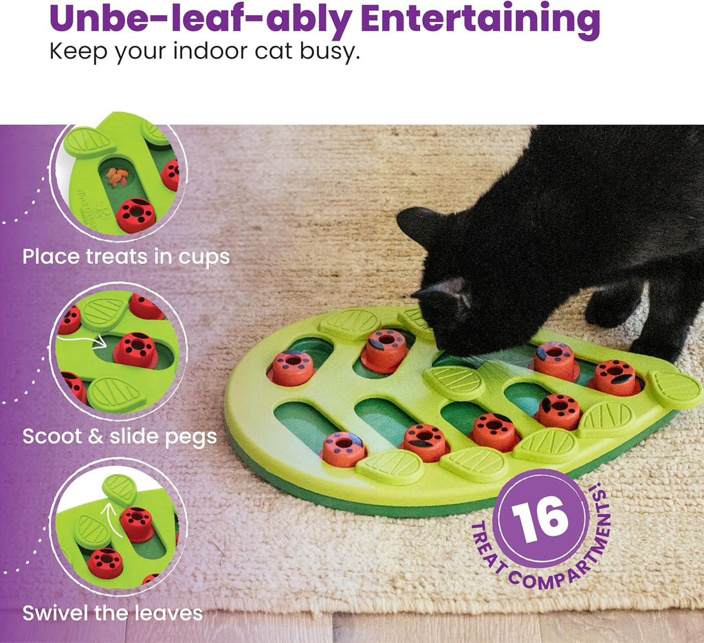 Close-up of swiveling leaf flippers and paw sliding pegs