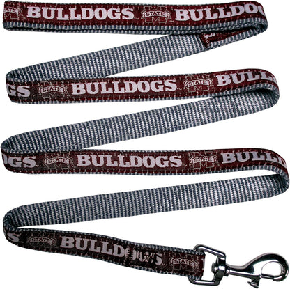 Woven team name detail on green nylon dog leash