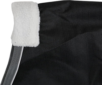 T TEKE winter turnout rug showing cozy fleece padding at the horse withers.