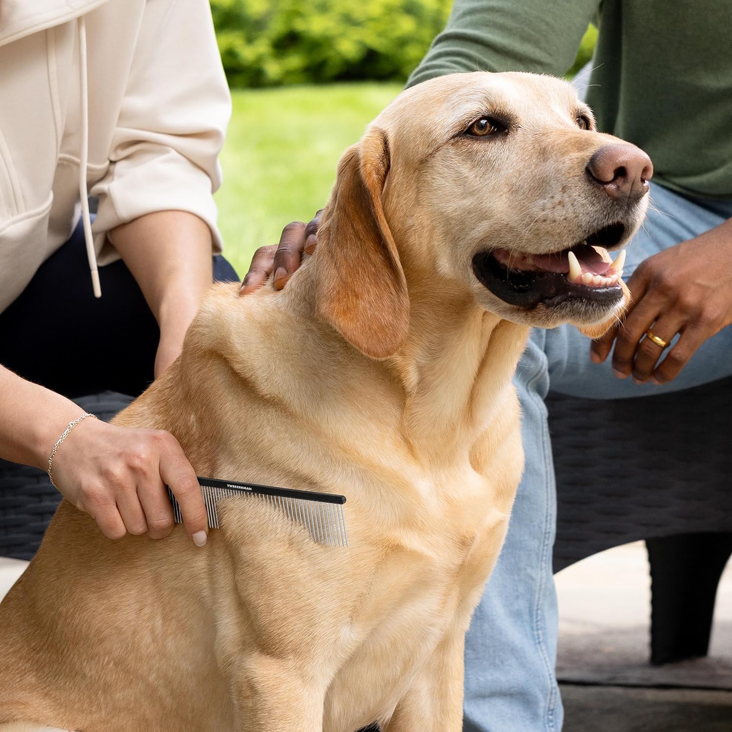 Professional grooming comb for removing pet hair mats