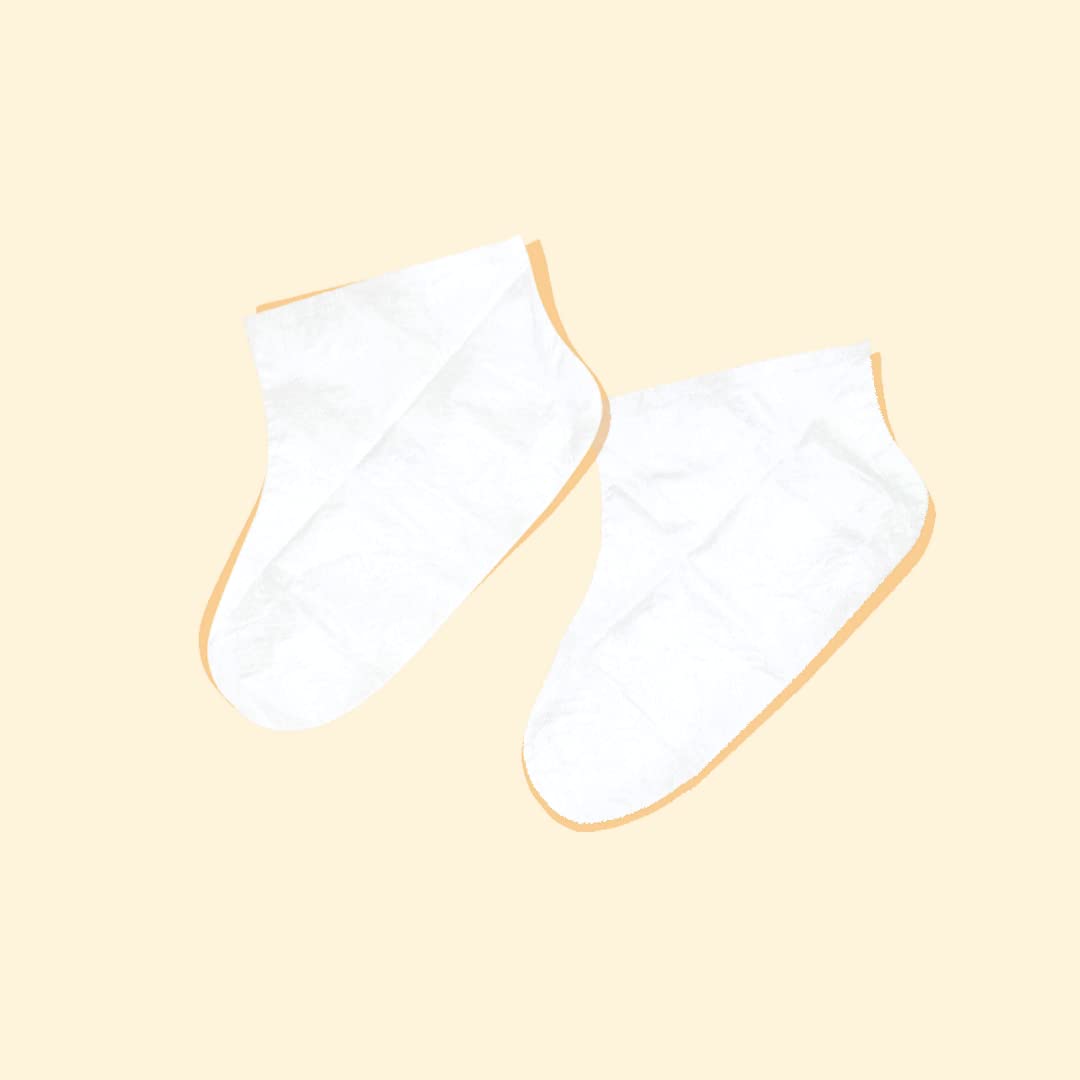 Cica and Peppermint Oil enriched foot socks for intensive moisturizing treatment.
