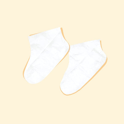 Cica and Peppermint Oil enriched foot socks for intensive moisturizing treatment.
