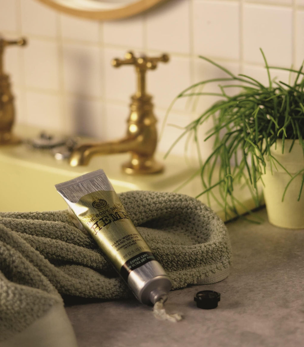 The Body Shop Hemp Hand Protector rich moisturizing cream texture