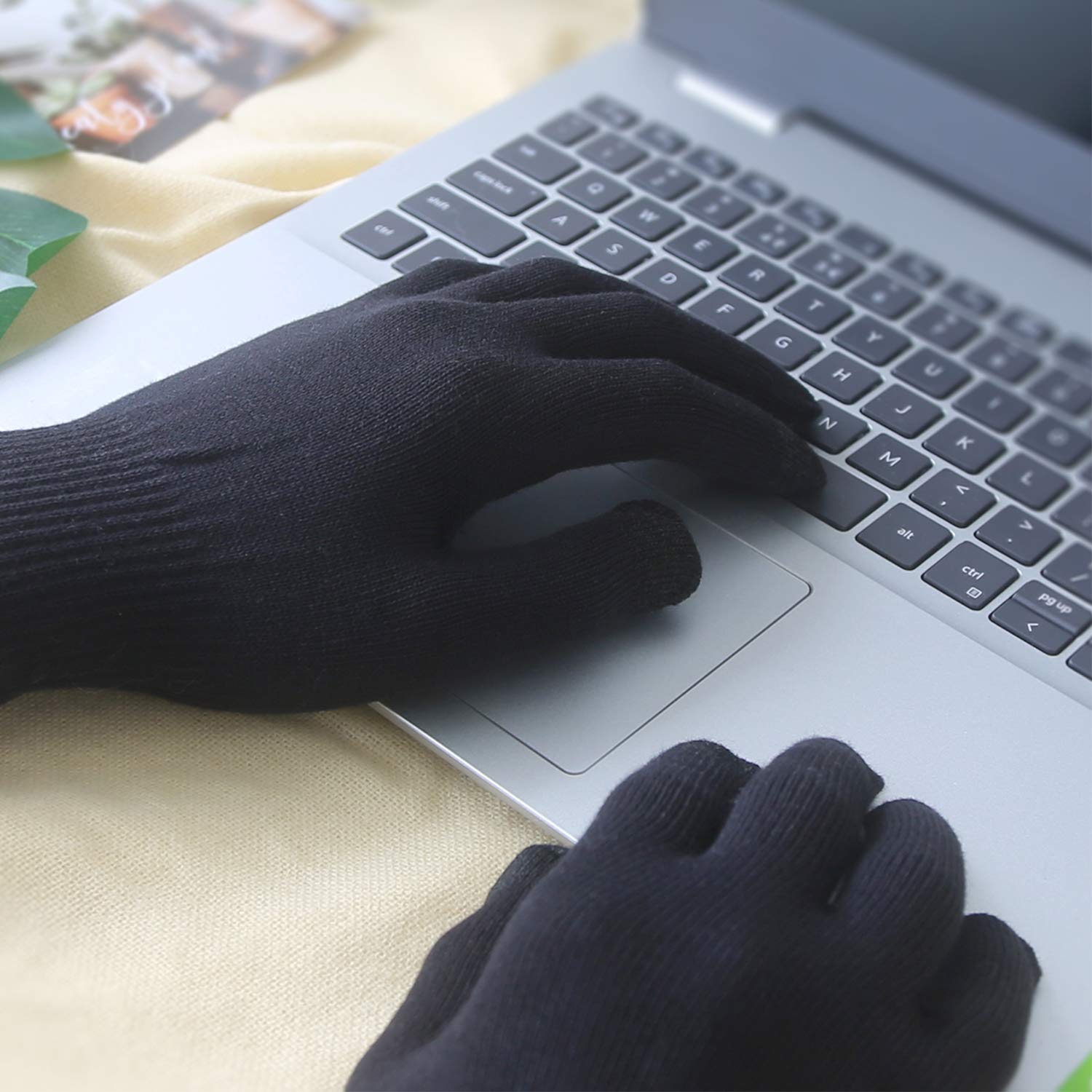 Breathable 100 percent cotton material texture of Evridwear gloves.