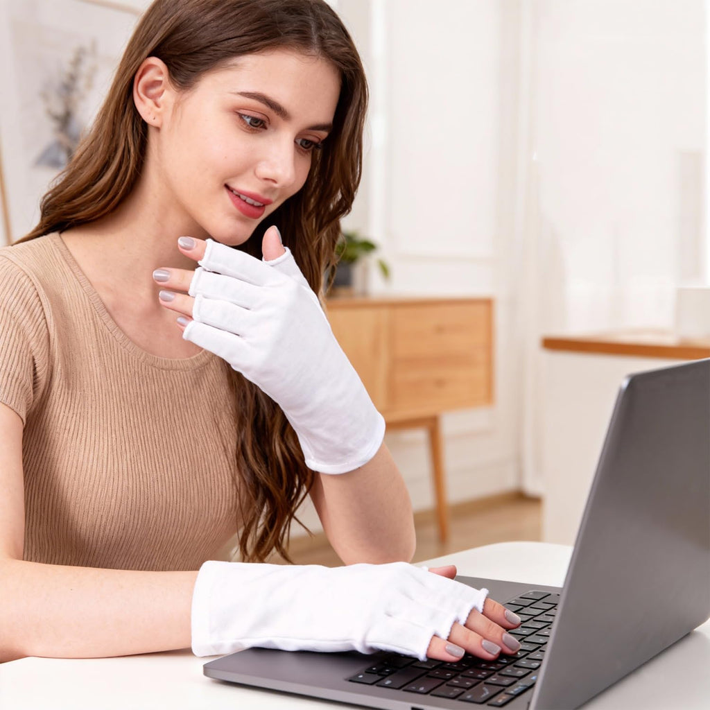 Chelizihi cotton gloves displayed for daily skincare use