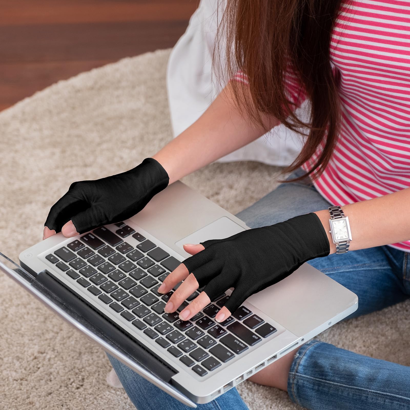 Close up of soft cotton fabric on Geyoga moisturizing gloves