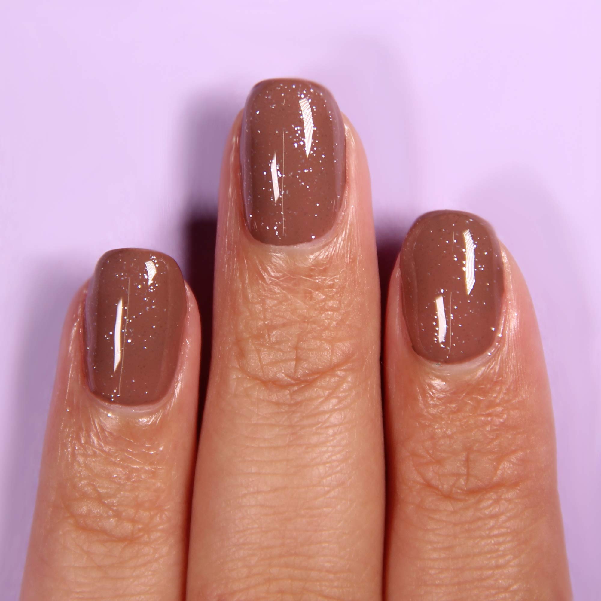 Premium long lasting chip resistant clear top coat by LONDONTOWN for professional home manicures