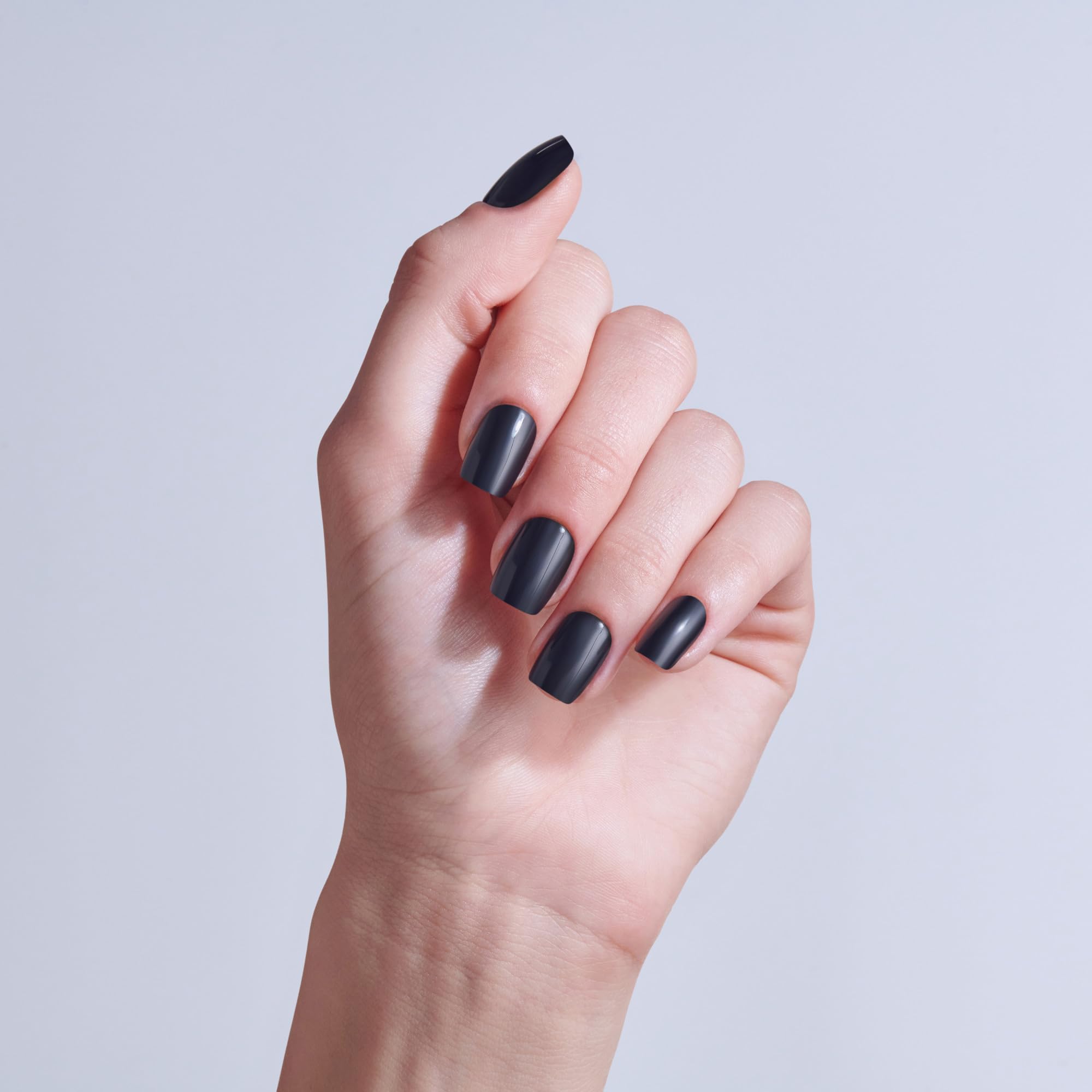 KISS Core short squoval black nails packaging box
