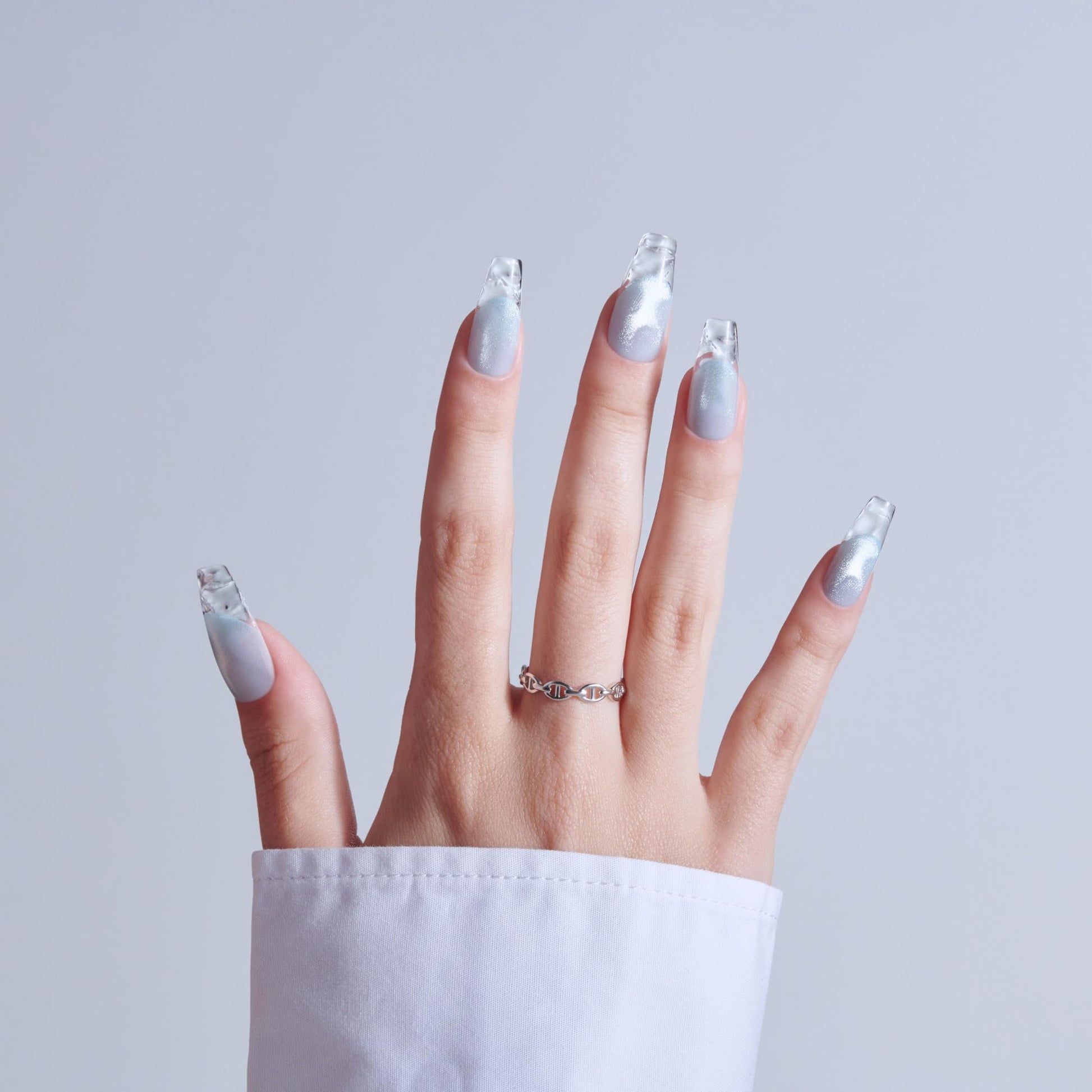 Kiss Glam manicure set with 32 nails and accessories