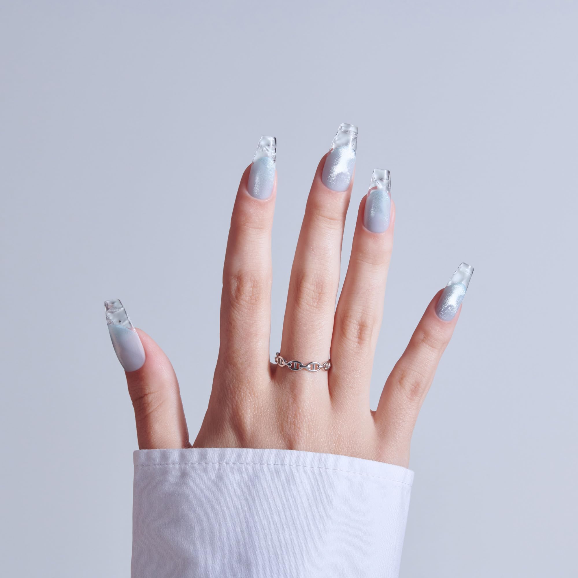 Kiss Glam manicure set with 32 nails and accessories