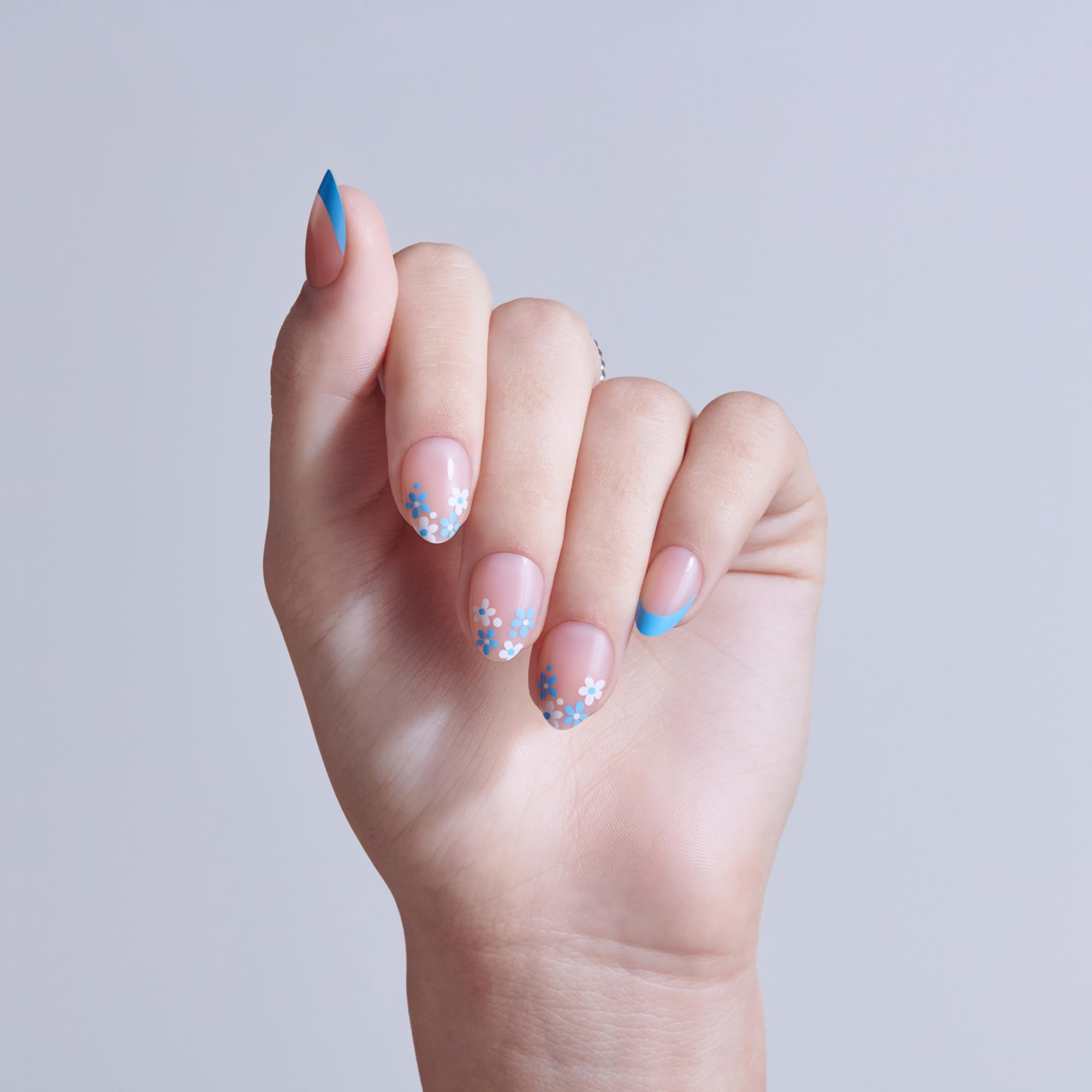 Kiss Core short almond blue nails packaging