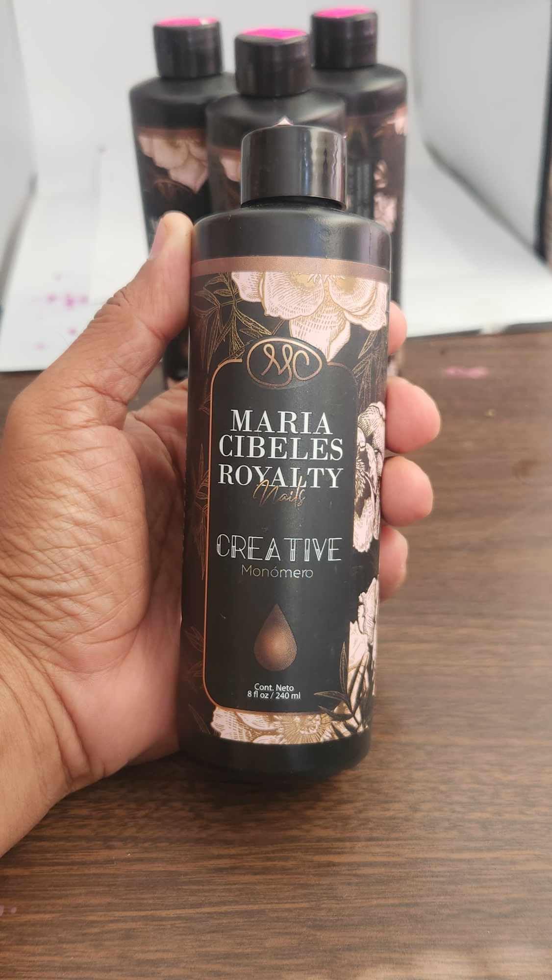 Maria Cibeles Royalty non yellowing liquid monomer close up view showing professional packaging.