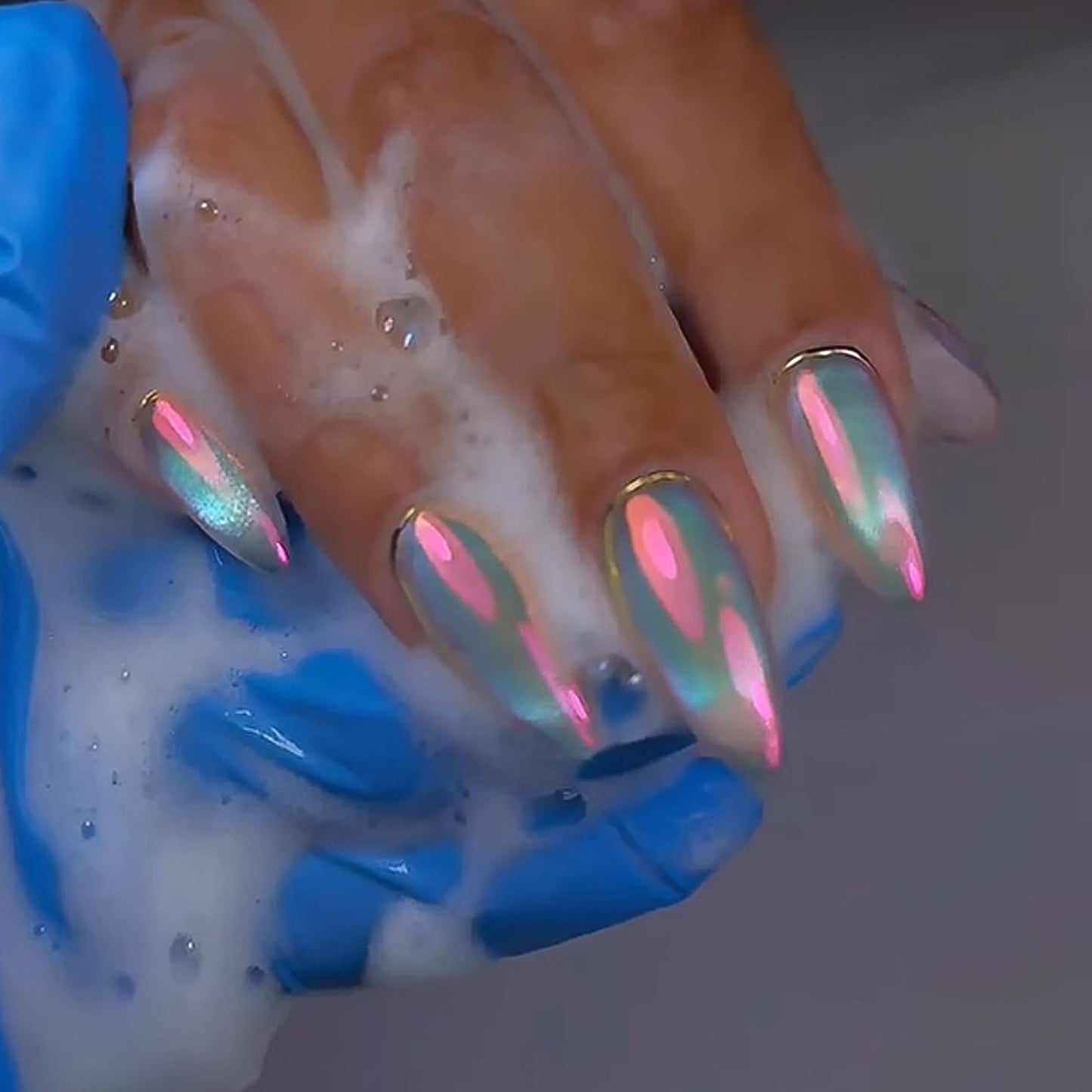 Instructions for applying chrome nail powder on gel polish