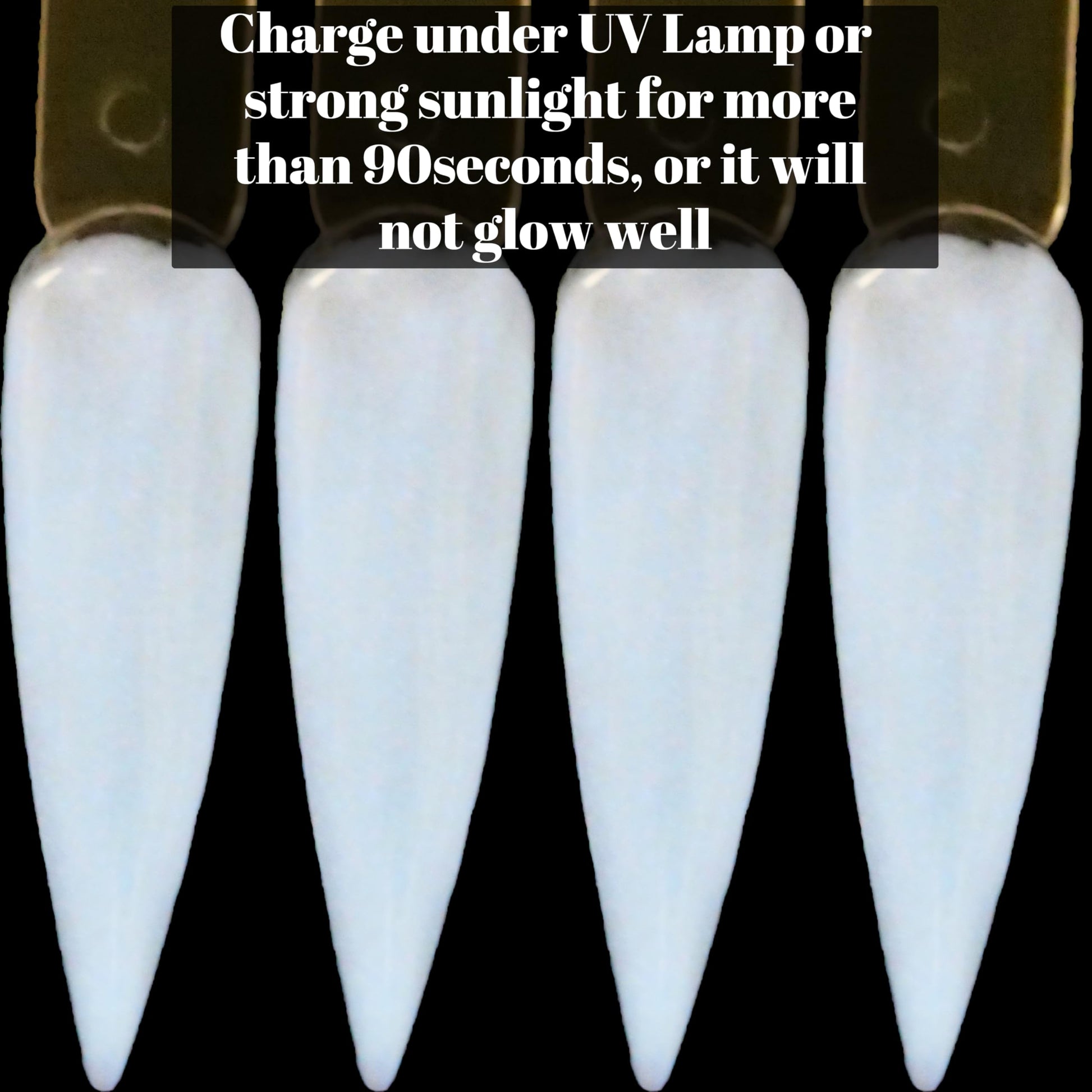 Glow in the dark effect of Oumisaya acrylic powder in dark lighting