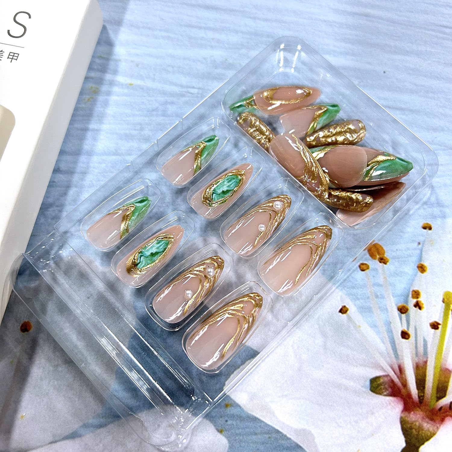Full set of 24 ASABITE almond artificial nails in box