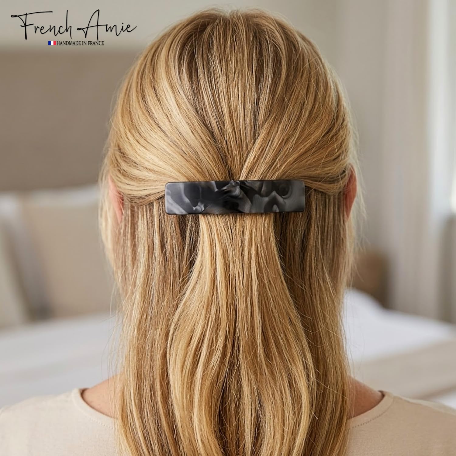 French Amie automatic hair clip displaying the premium solid metal clasp closure mechanism