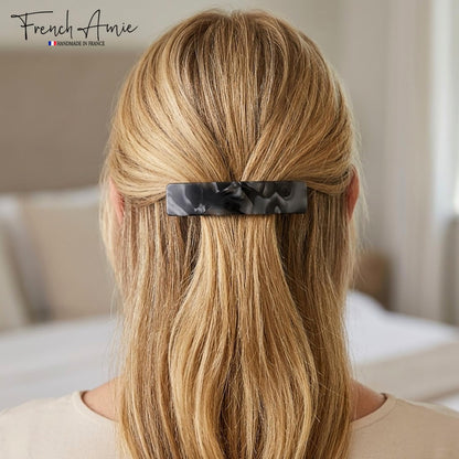 French Amie automatic hair clip displaying the premium solid metal clasp closure mechanism