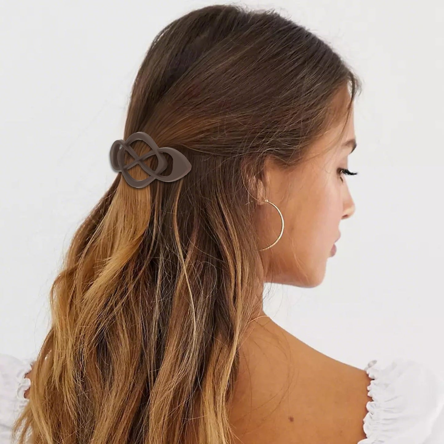 Four pack of Amariver neutral toned hair accessories suitable for half up hairstyles.