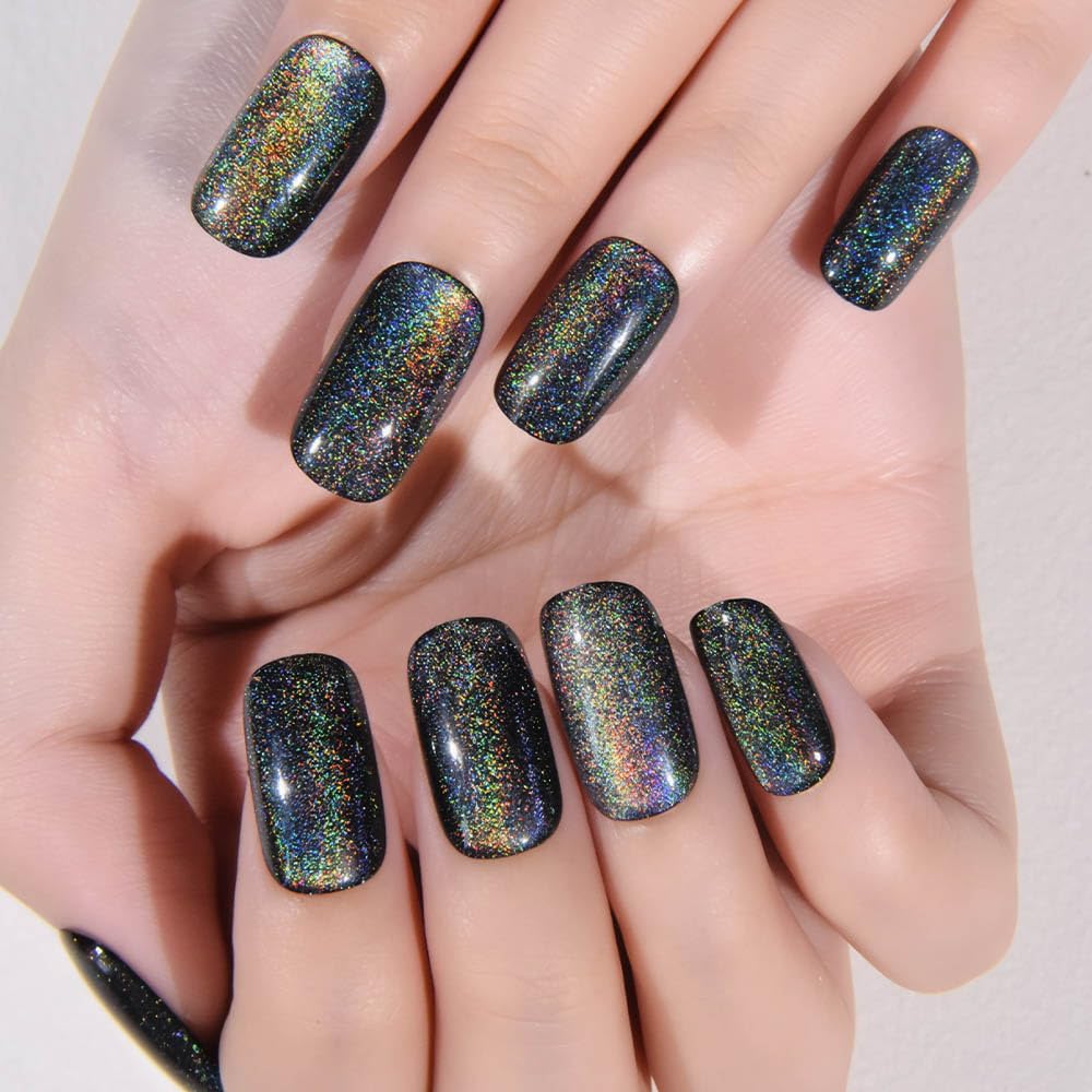 Close up of magnetic cat eye shimmer on square nails