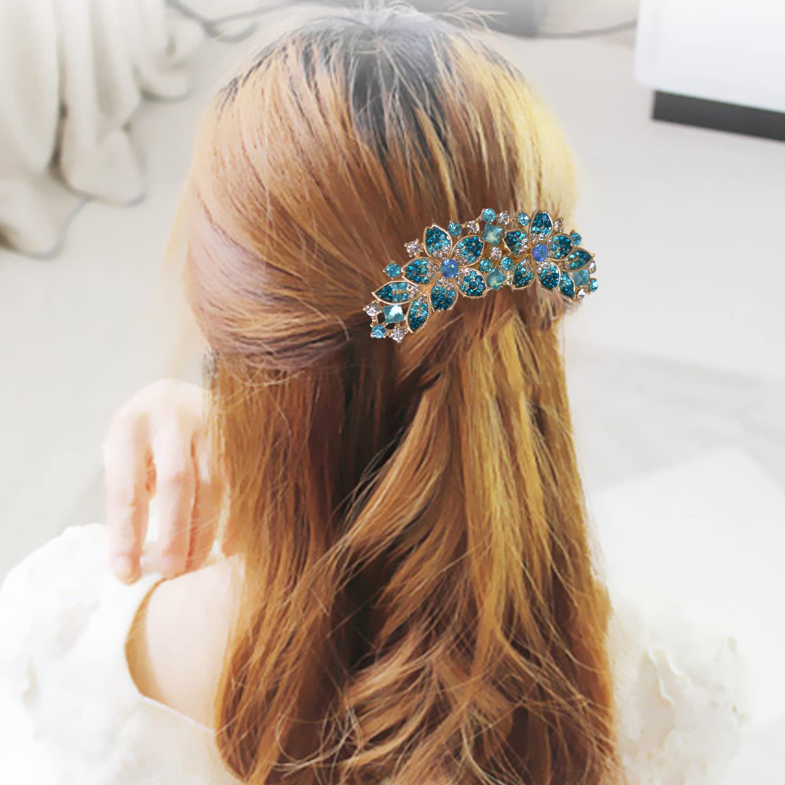 Sankuwen crystal wedding hair comb showing close up detailing of the non slip secure hold teeth