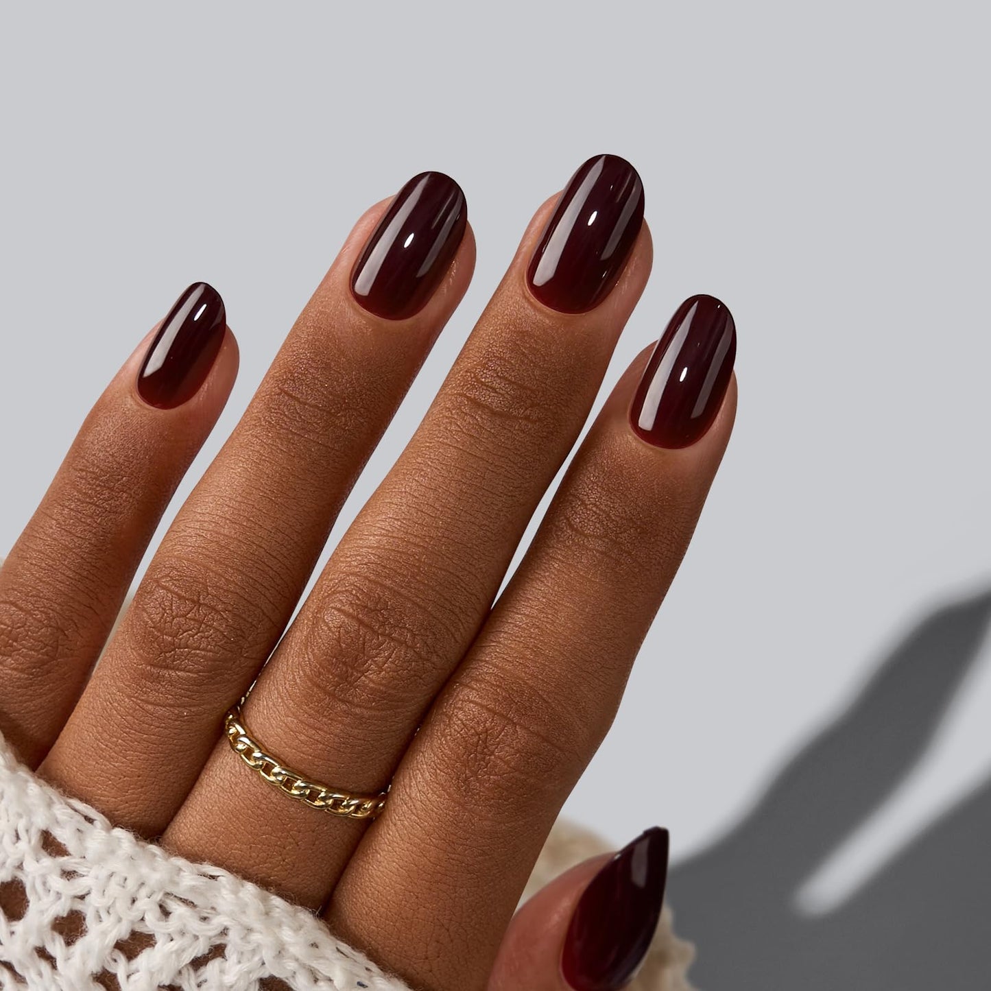 BTArtbox short oval nails on hand model