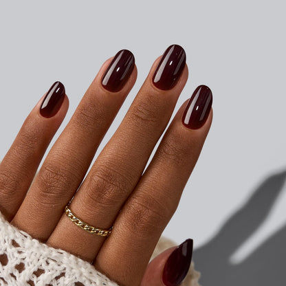 BTArtbox short oval nails on hand model