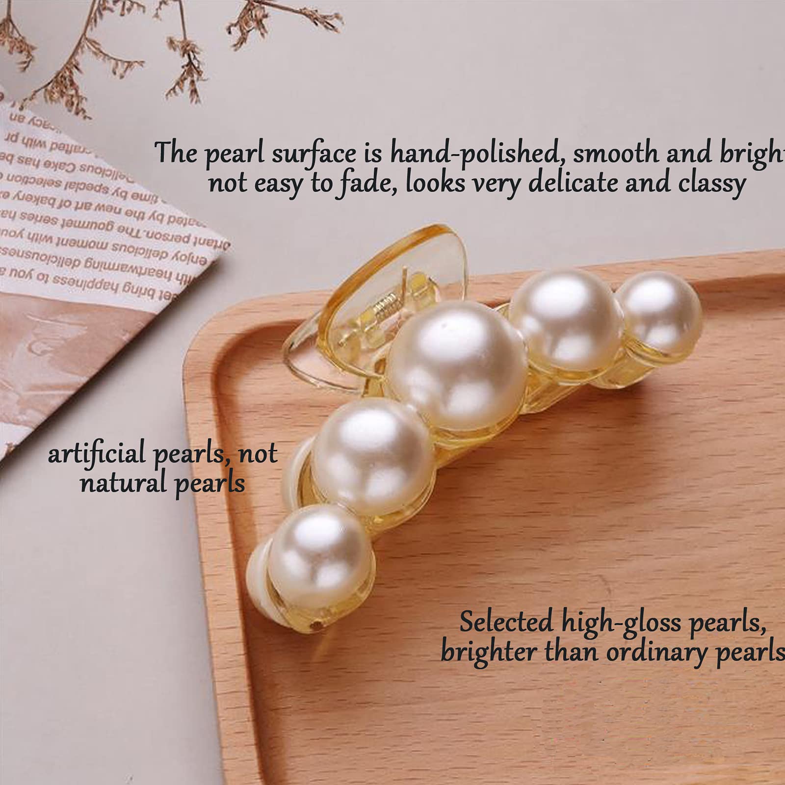 Close up of the interlocking teeth design that provides a strong hold for thick hair.
