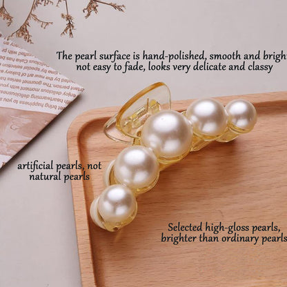 Close up of the interlocking teeth design that provides a strong hold for thick hair.