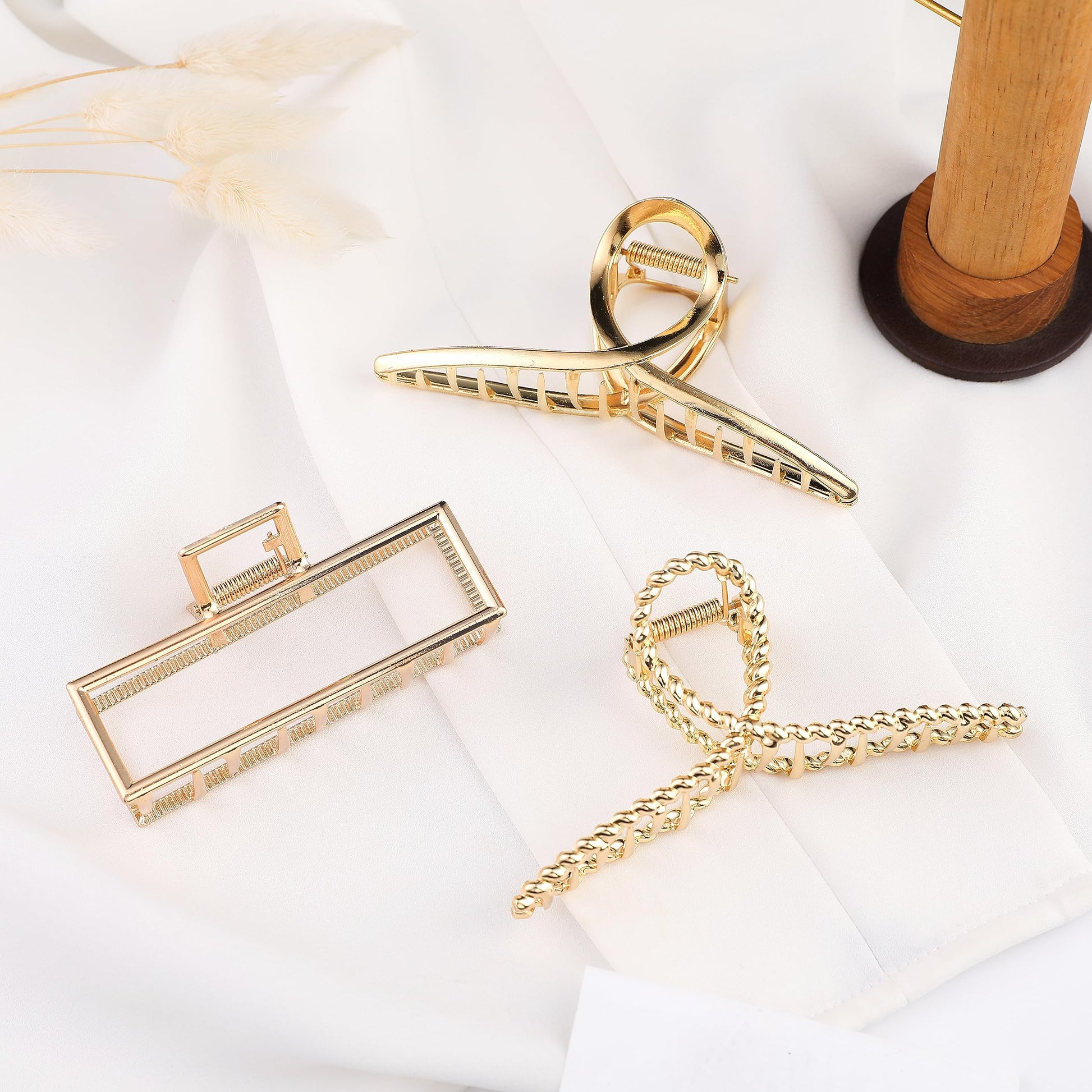 Strong hold big hair catch clamp demonstrating durability and secure grip structure