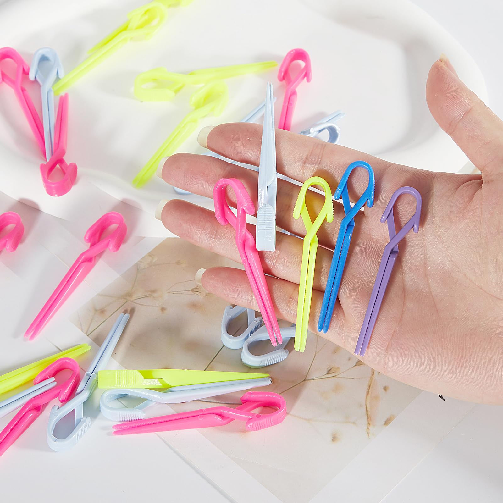 Detailed view of Xeaohesy reusable plastic finger nail protectors