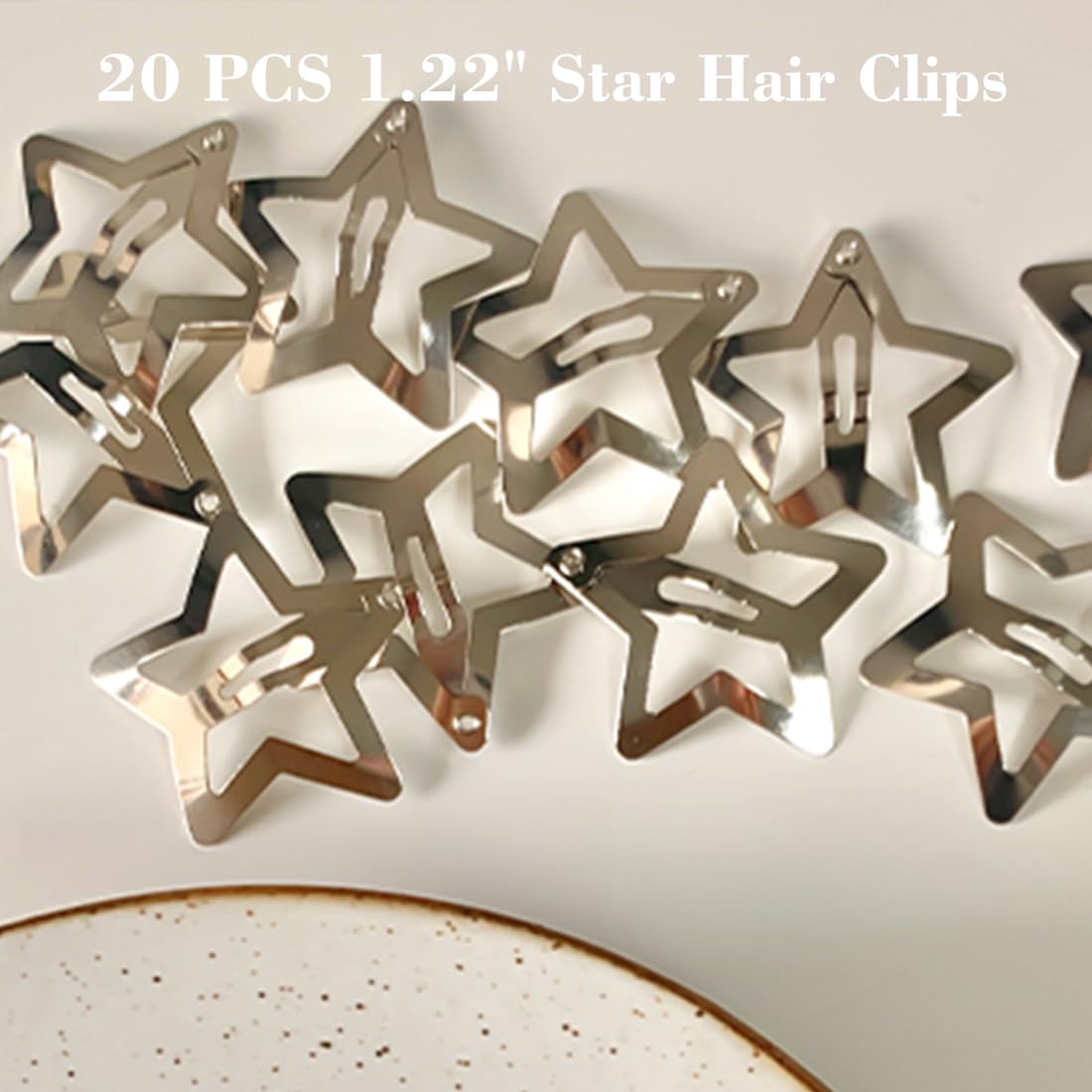 Seneeel star hair clips displayed alongside aesthetic Y2K fashion accessories.