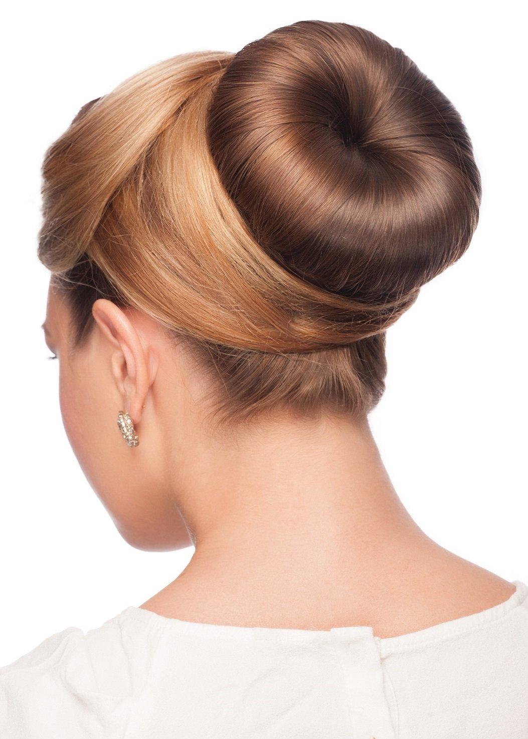 Demonstration of the authentic imported brown mesh ring styling tool for women