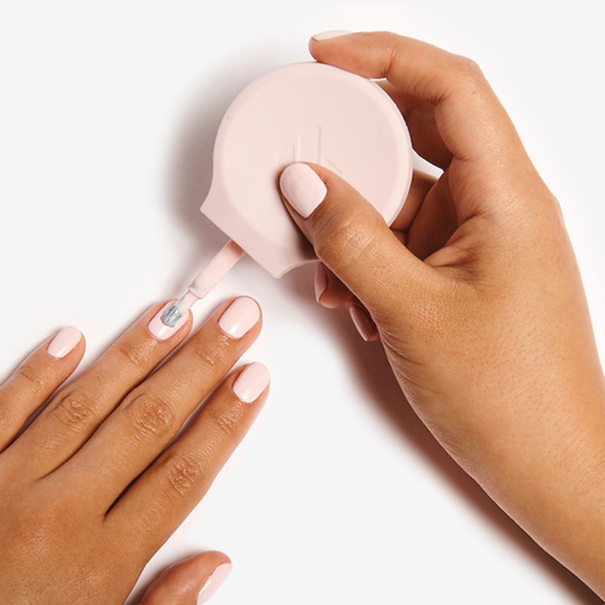 Ergonomic silicone grip of The Poppy nail polish tool