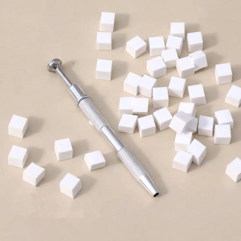Close up of metal four-claw grabbing pen holding a soft sponge