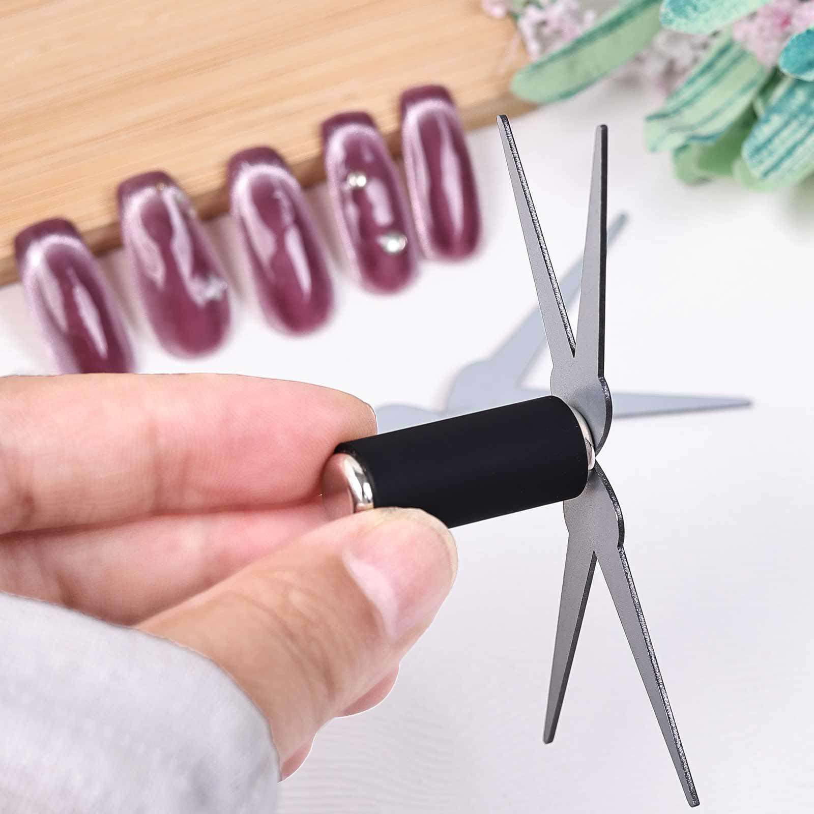Heart-shaped magnetic tool for cat eye gel polish