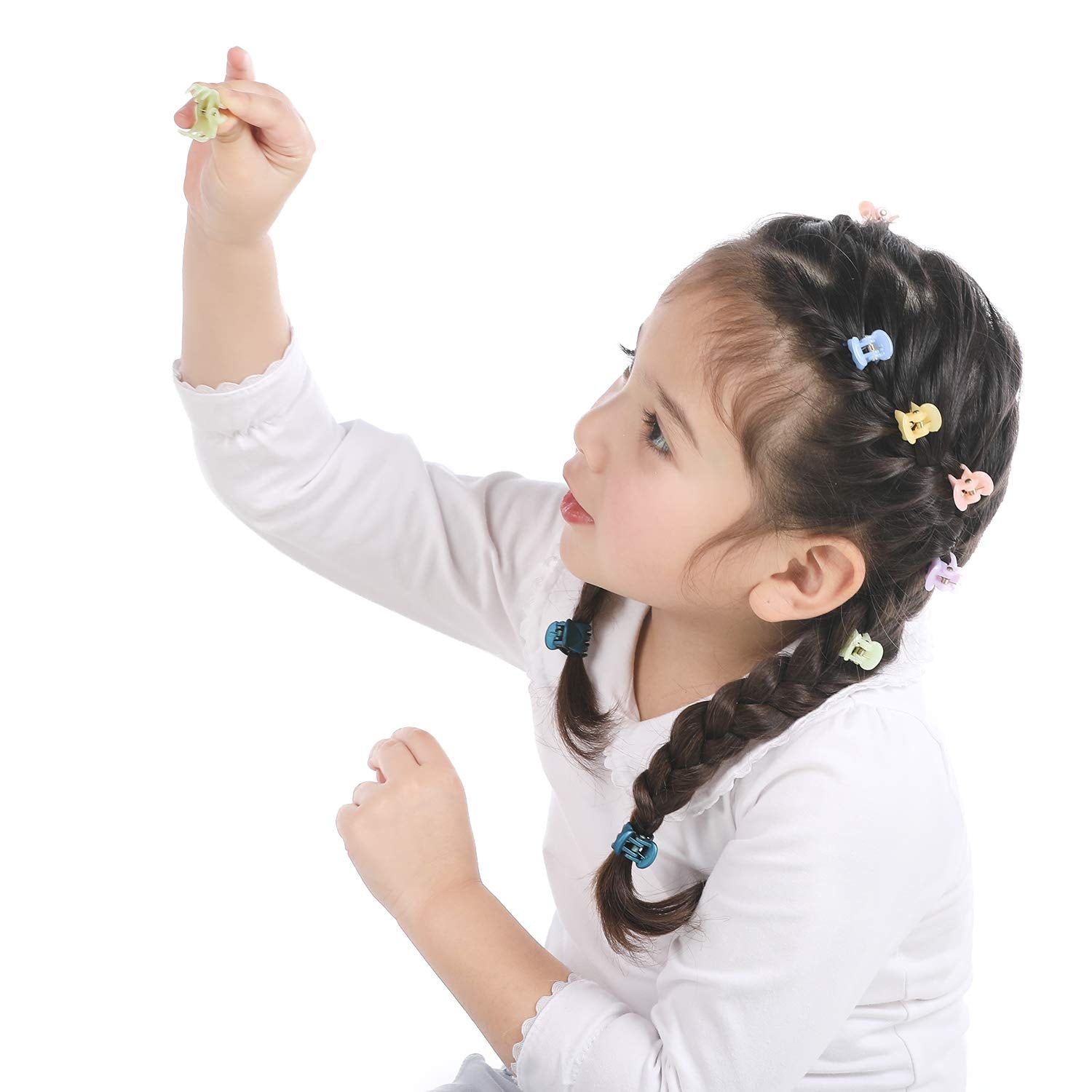 Close up of non-slip Funtopia mini hair jaw clamps