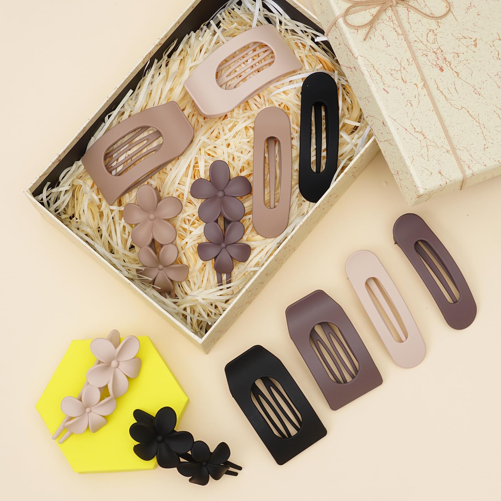 Close up of non-slip teeth on Hq-Site flat hair claw clips