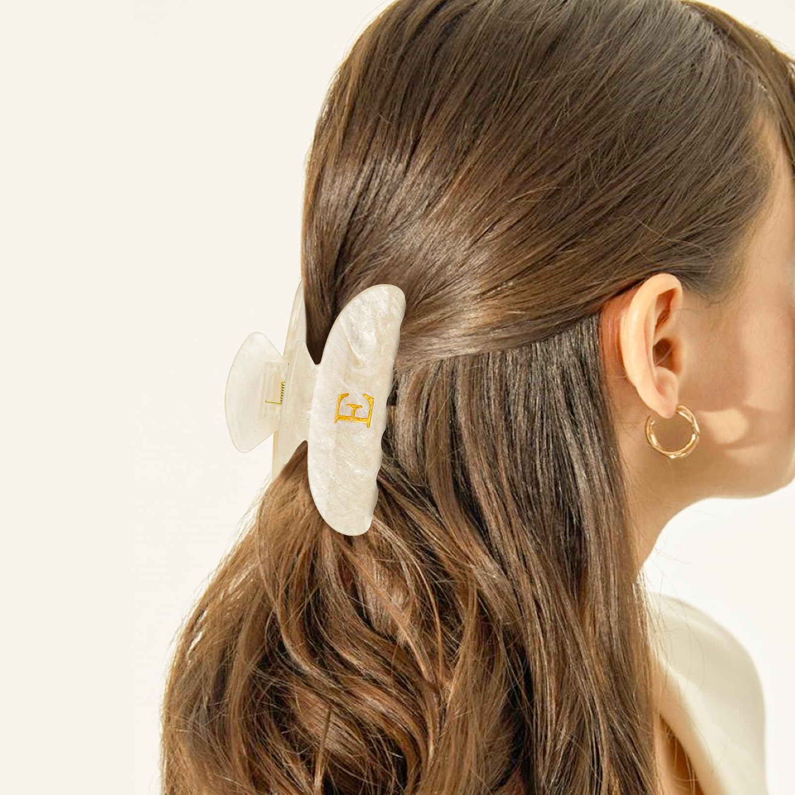 Fycert aesthetic preppy hair jaw clamp showing the durable heavy duty metal spring mechanism