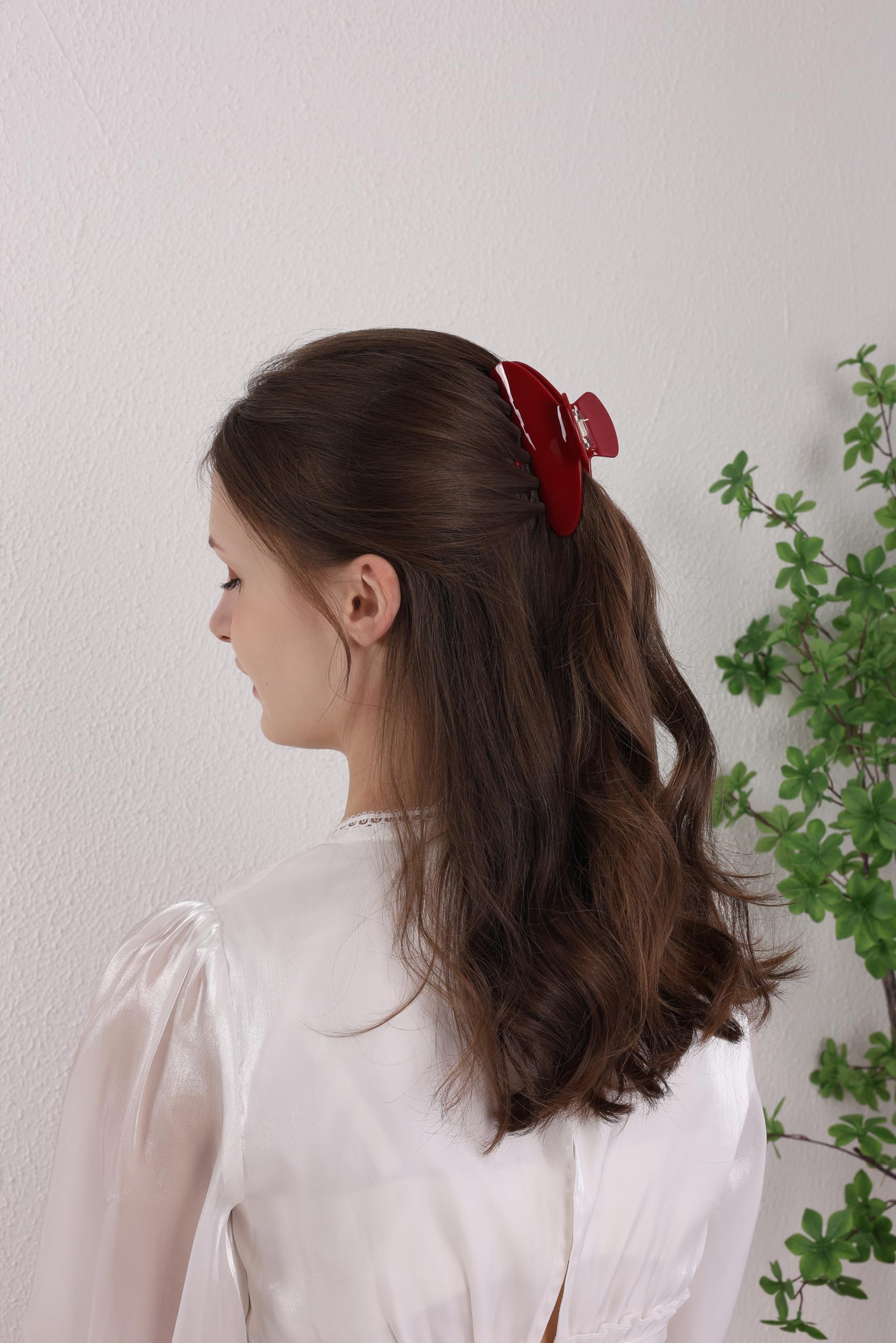 OideGuiing hair clip showing the strong spring mechanism