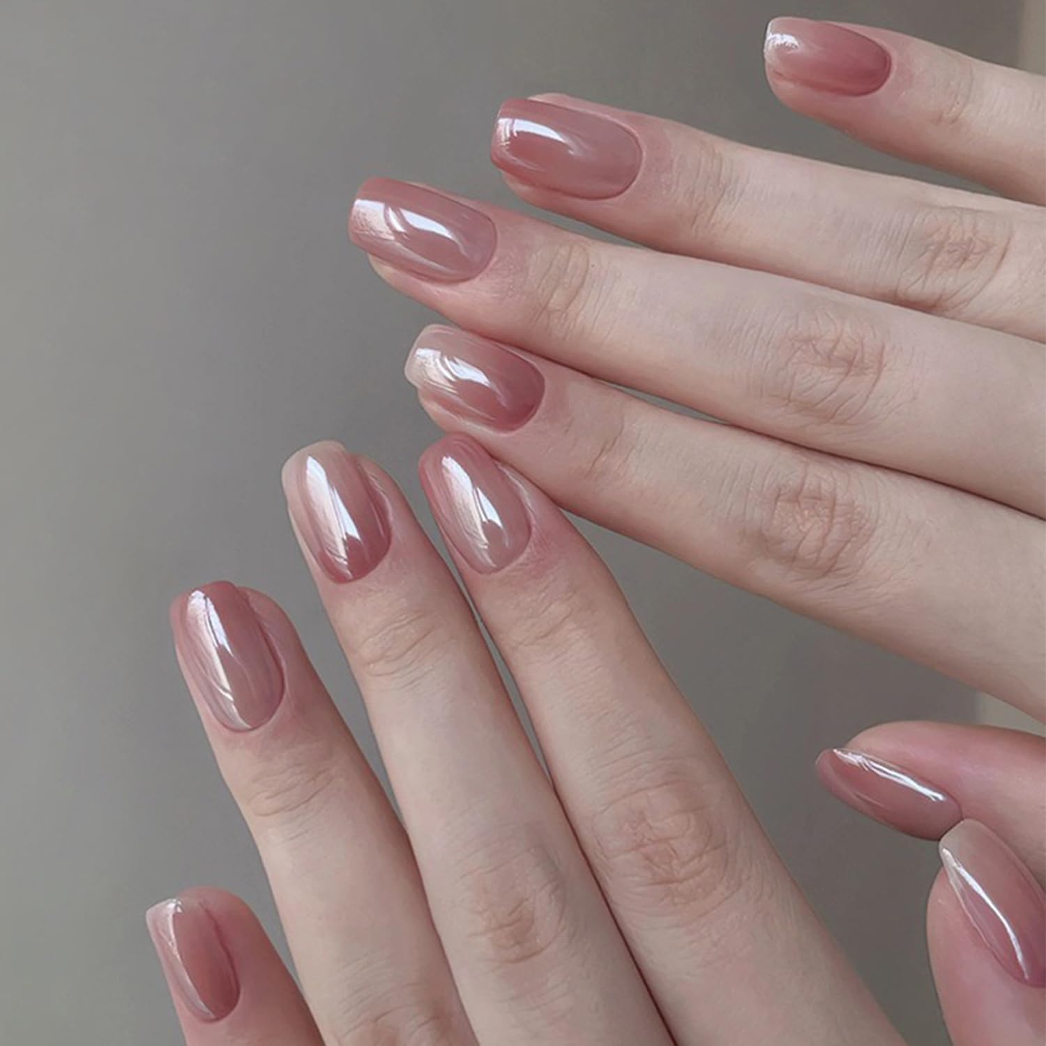 Manicure transition from base color to mirror chrome finish