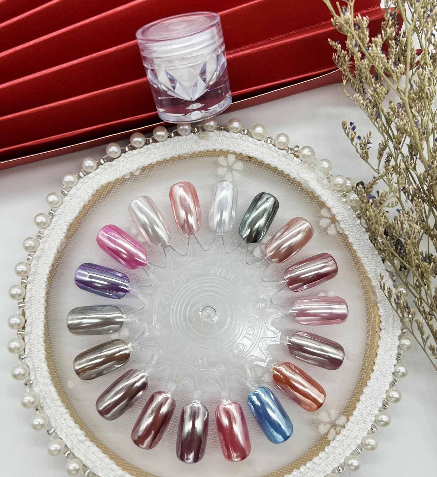 Manicure showing glazed donut finish using Gzmayuen chrome powder.