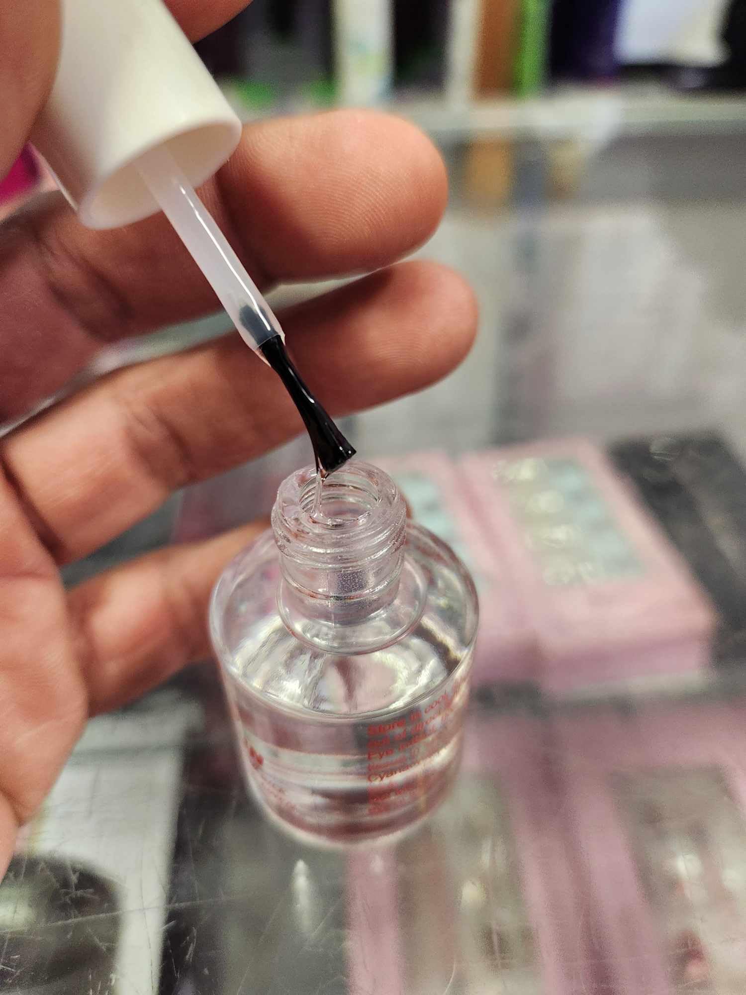 Application of Hollywood Resin Glue on press on nails