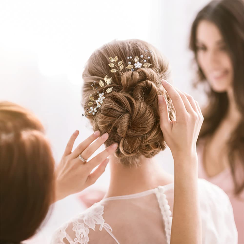 Close up view of the intricate crystal pearl flower headpiece comb detail