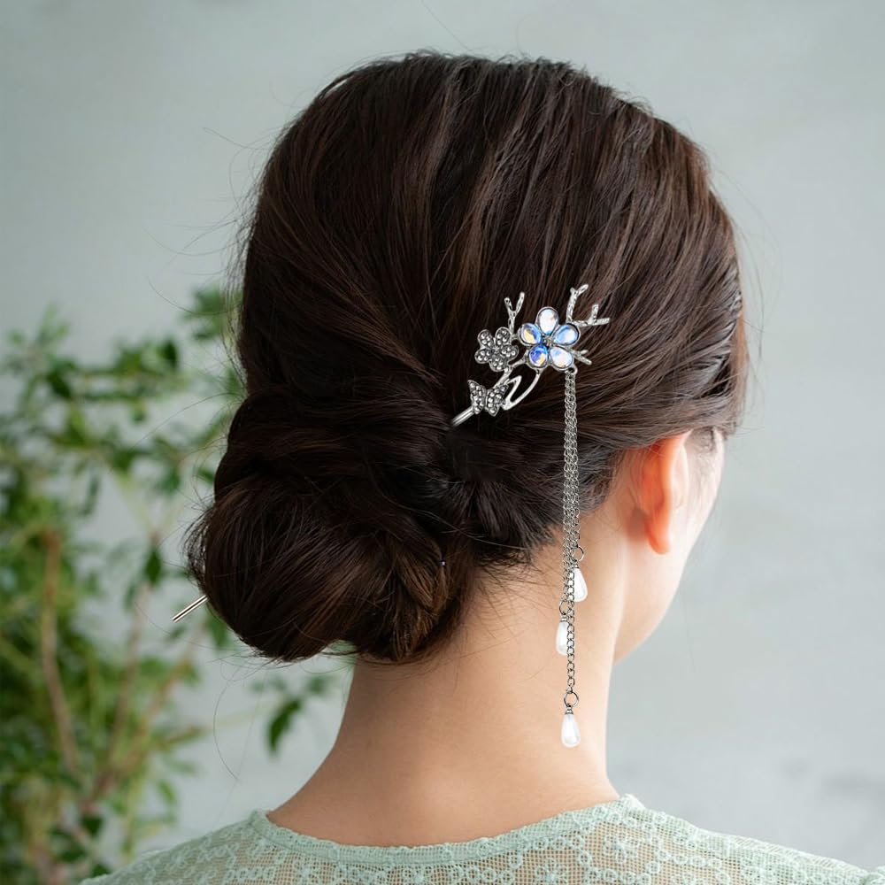 Close up of the smooth silver toned metal tip designed for snag free hairstyling.